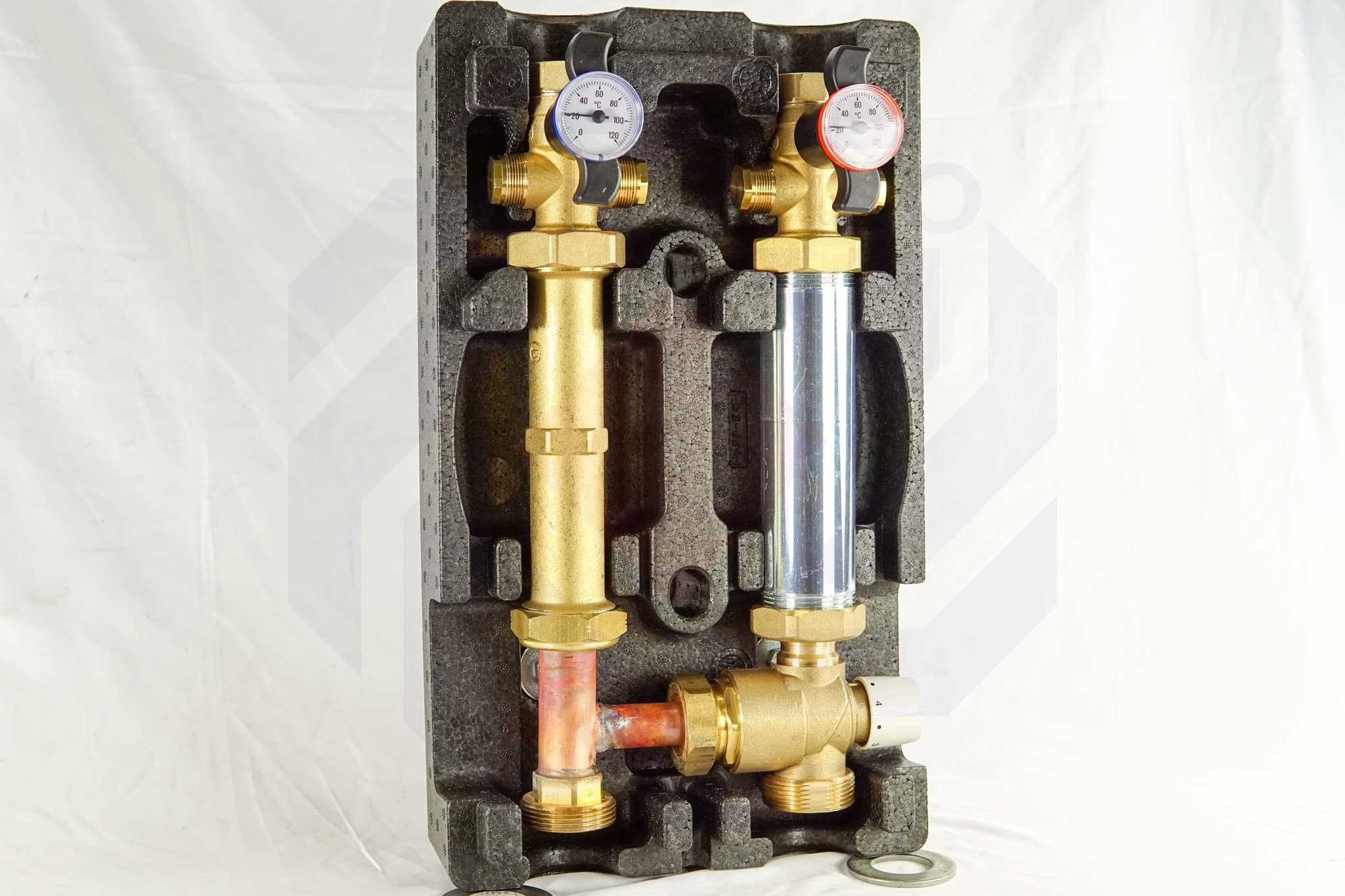 Группа распределительная котельная GIACOMINI R586R с термостатическим клапаном и c насосом