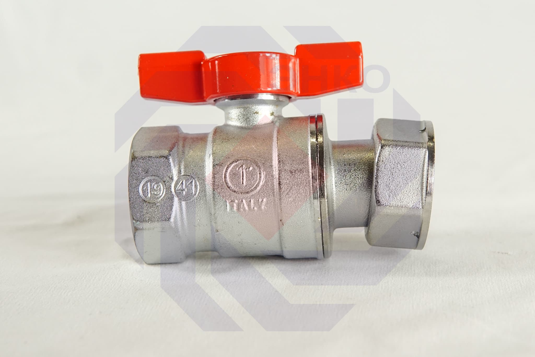 Кран шаровой с разборным присоединением ВР/ВР GIACOMINI R251P 1"