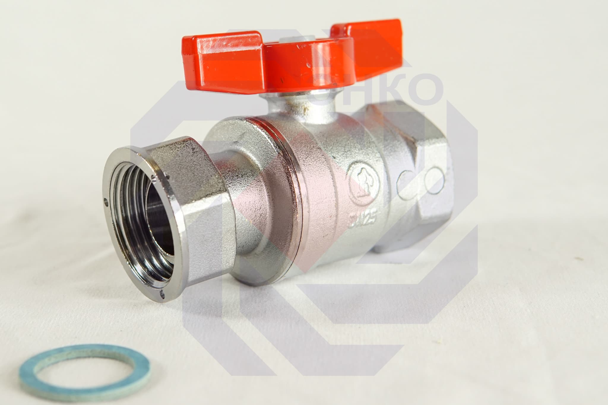 Кран шаровой с разборным присоединением ВР/ВР GIACOMINI R251P 1"