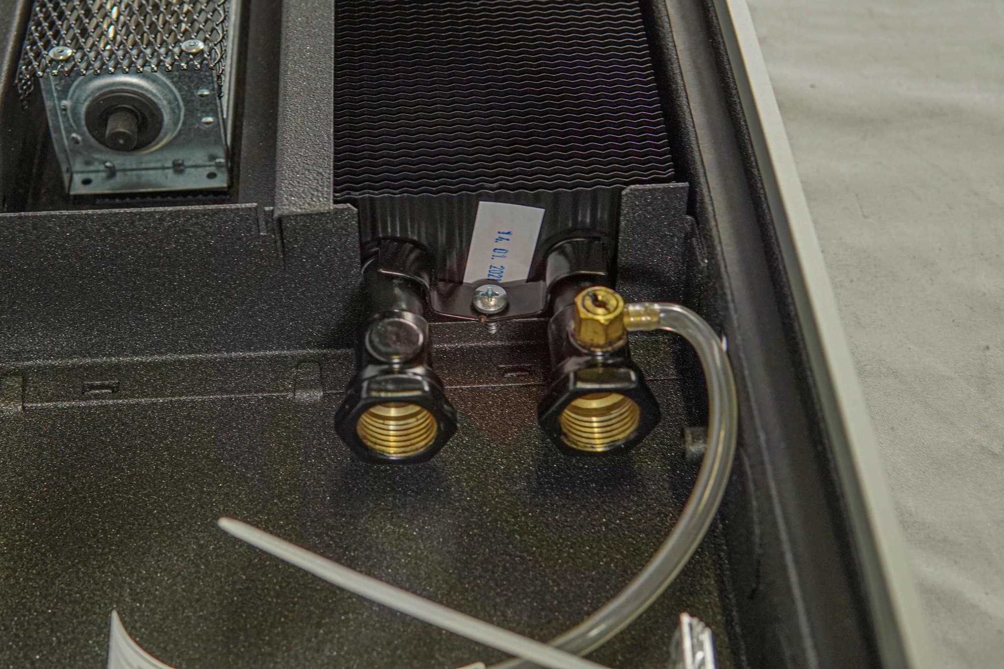 Конвектор внутрипольный с принудительной конвекцией ISOTERM Гольфстрим-В КВК24 1900 мм