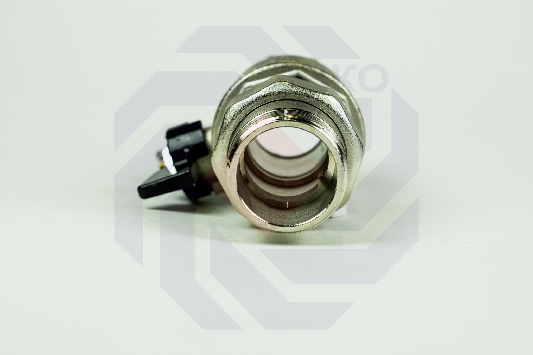 Кран шаровой с разборным присоединением ВР/НР BUGATTI 322 1¼"