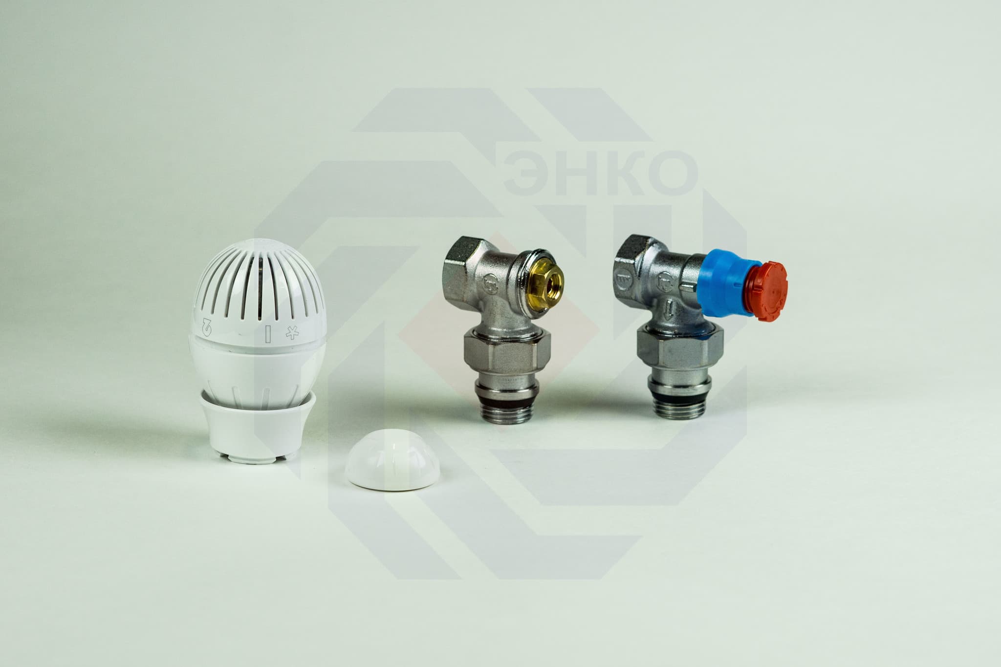 Комплект термостатической регулировки радиаторный GIACOMINI R470F угловой ½"