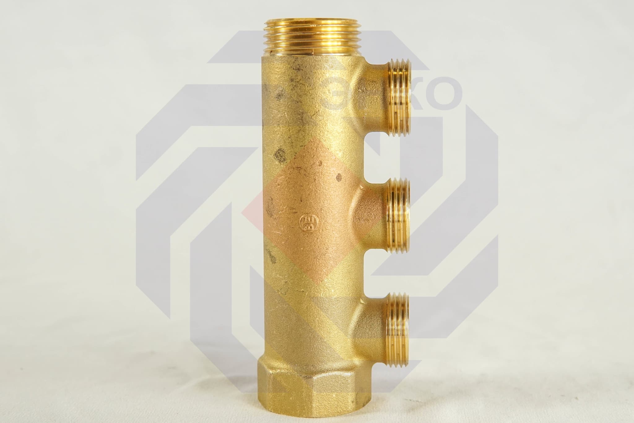 Коллектор сантехнический GIACOMINI R580С 3 отвода