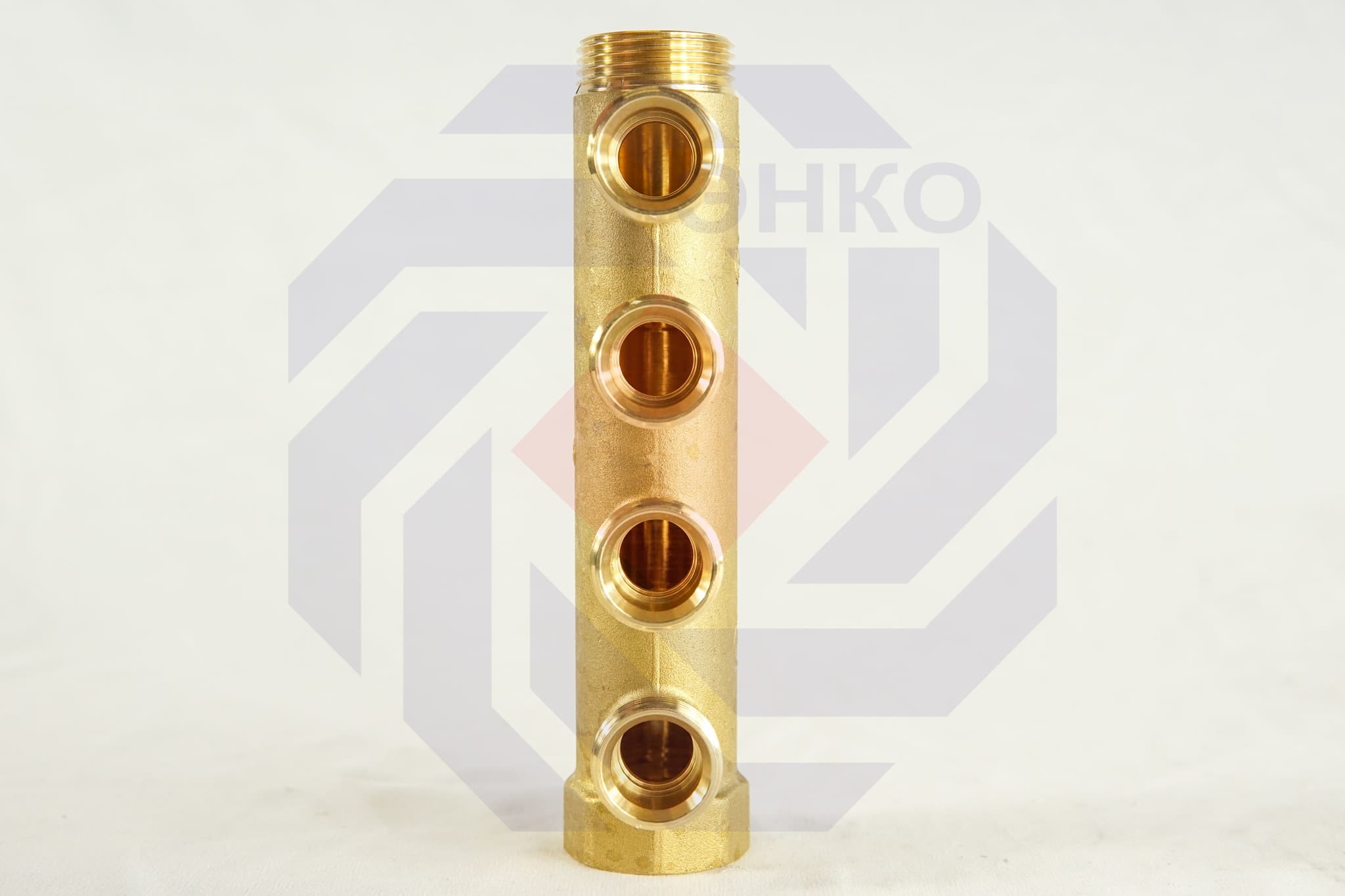 Коллектор сантехнический GIACOMINI R580С 4 отвода