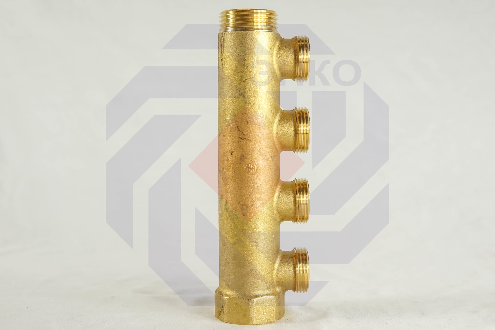 Коллектор сантехнический GIACOMINI R580С 4 отвода