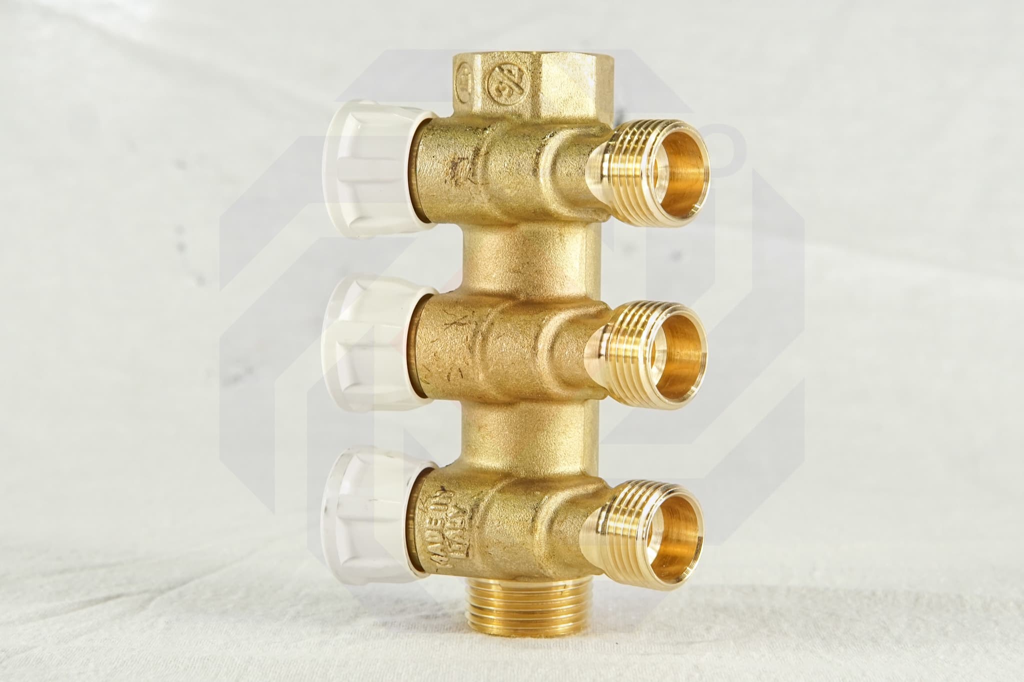 Коллектор сантехнический с отсечными клапанами GIACOMINI R585С 3 отвода