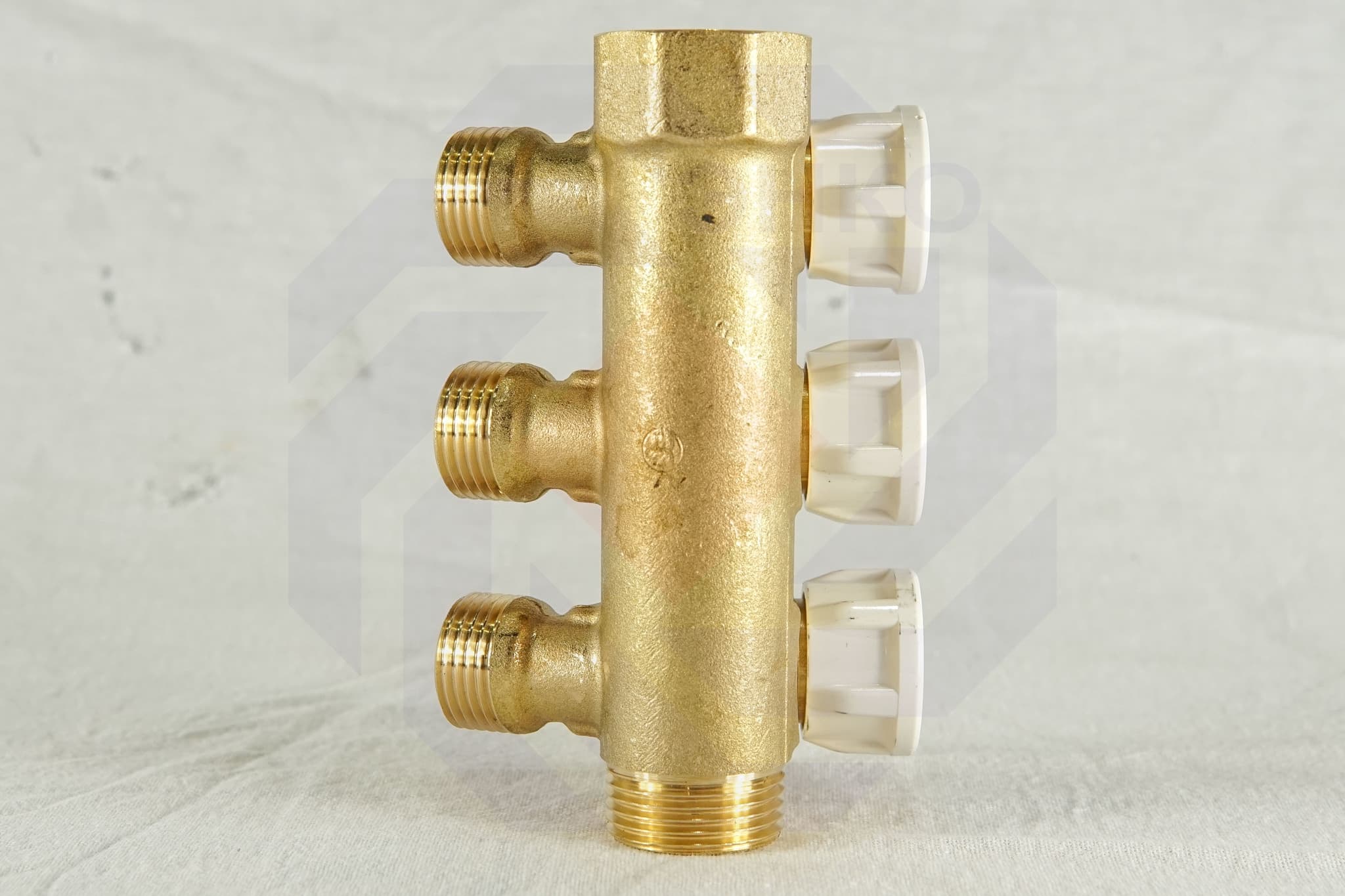 Коллектор сантехнический с отсечными клапанами GIACOMINI R585С 3 отвода