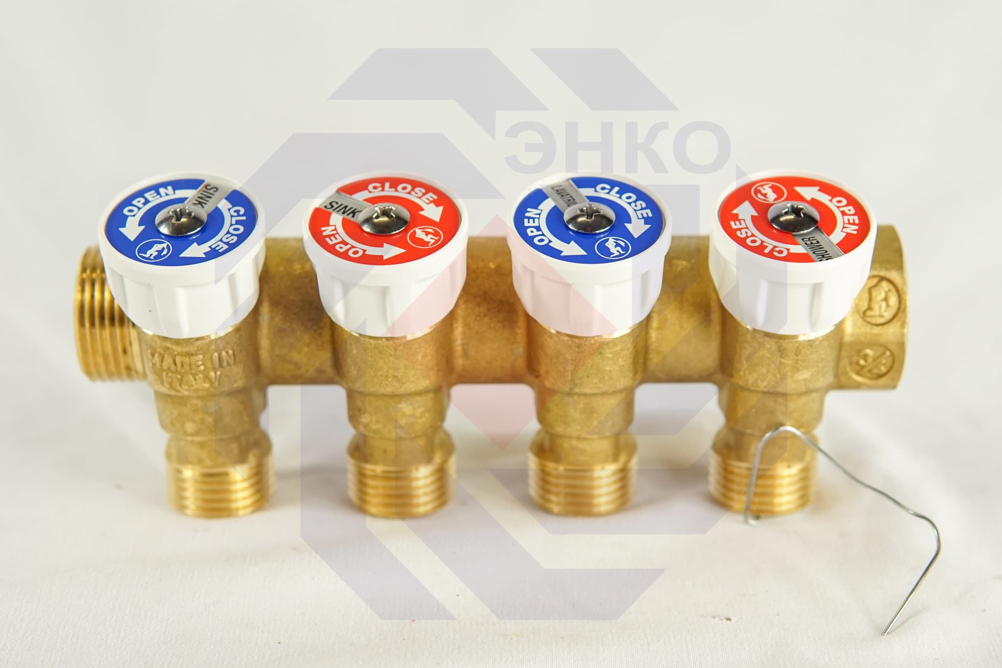 Коллектор сантехнический с отсечными клапанами GIACOMINI R585С 4 отвода