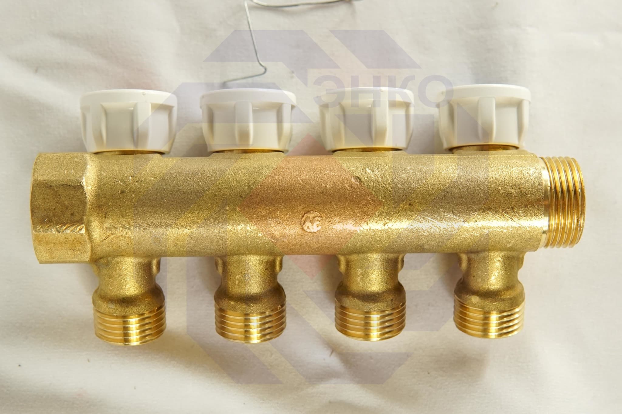 Коллектор сантехнический с отсечными клапанами GIACOMINI R585С 4 отвода