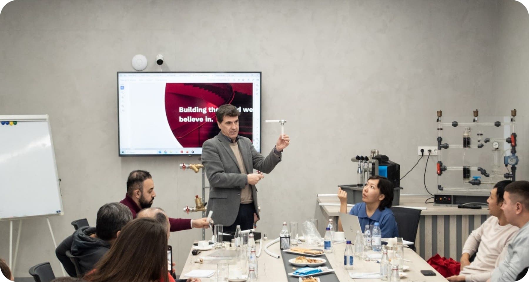 Проектирование, консультации, семинары по обучению и ознакомлению с новыми продуктами.